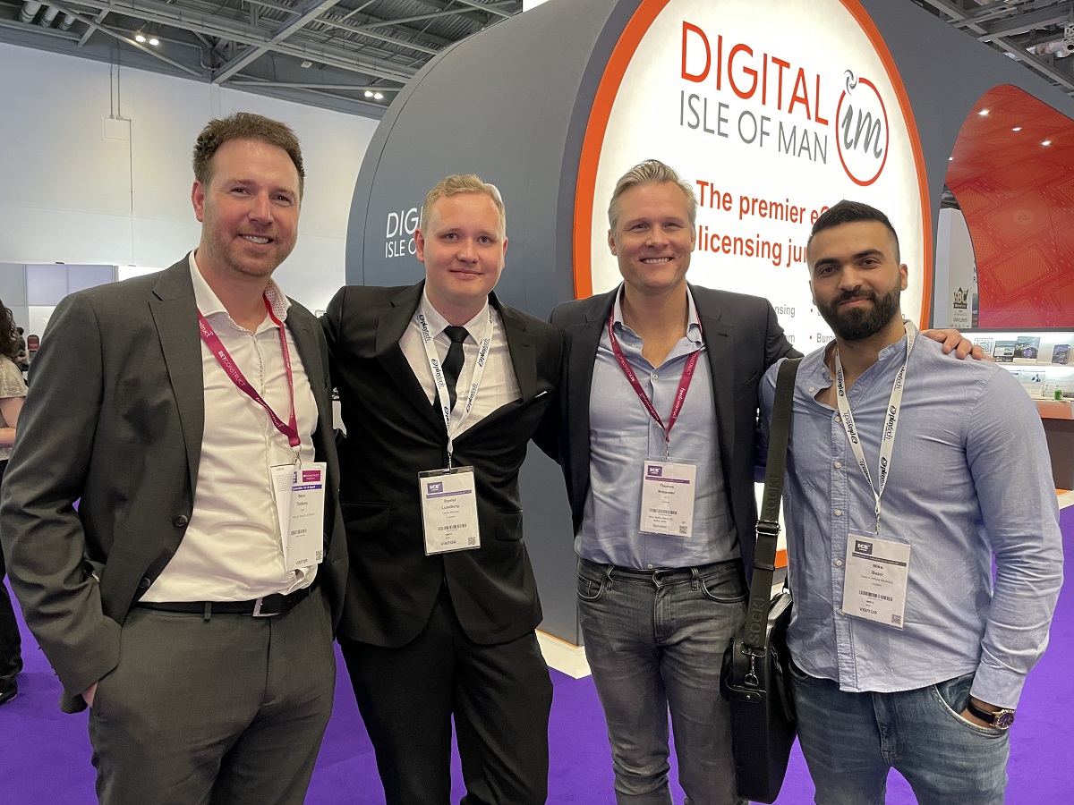 real-luck-group-partnership-with-microgaming-at-ice-2022-to-enhance-luckbox-online-casino