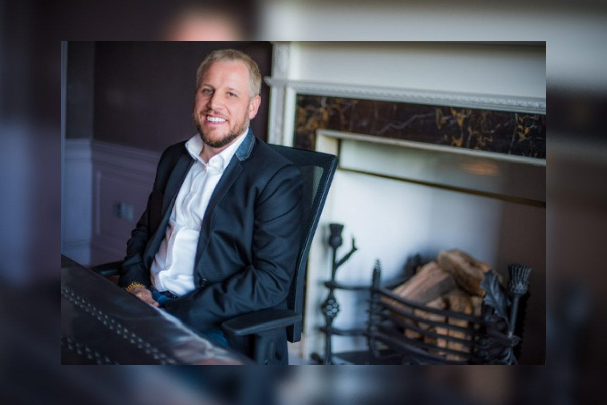 2mee-appoints-dragon’s-den-contestant-as-head-of-hoload