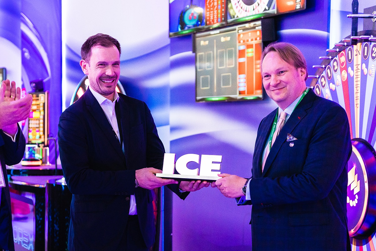 tcsjohnhuxley-receives-ice-landmark-award-for-50th-anniversary