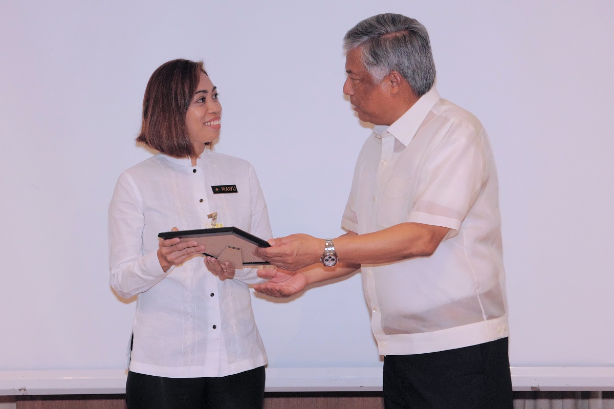 pagcor-board-fetes-topnotcher,-employees-who-passed-2022-bar-exams