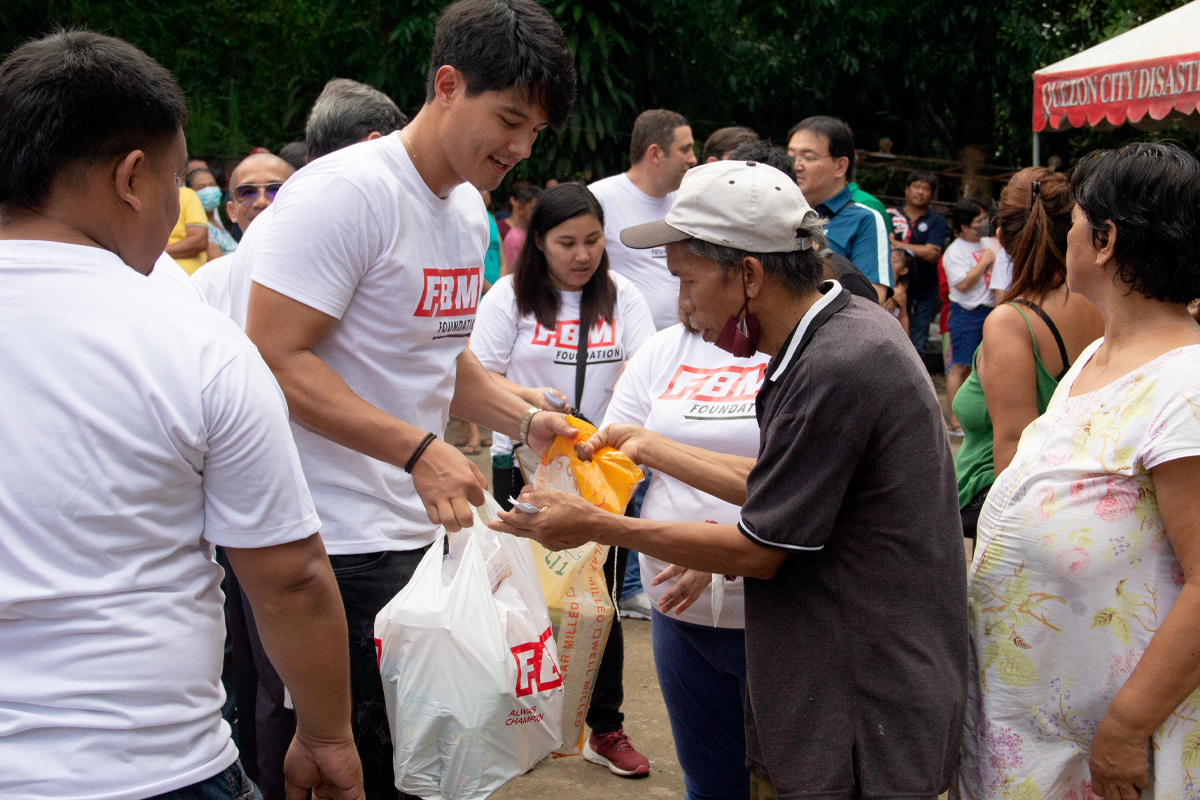 fbm-foundation-helps-350-families-in-quezon-city-under-the-bayanihan-para-sa-kababayan-project