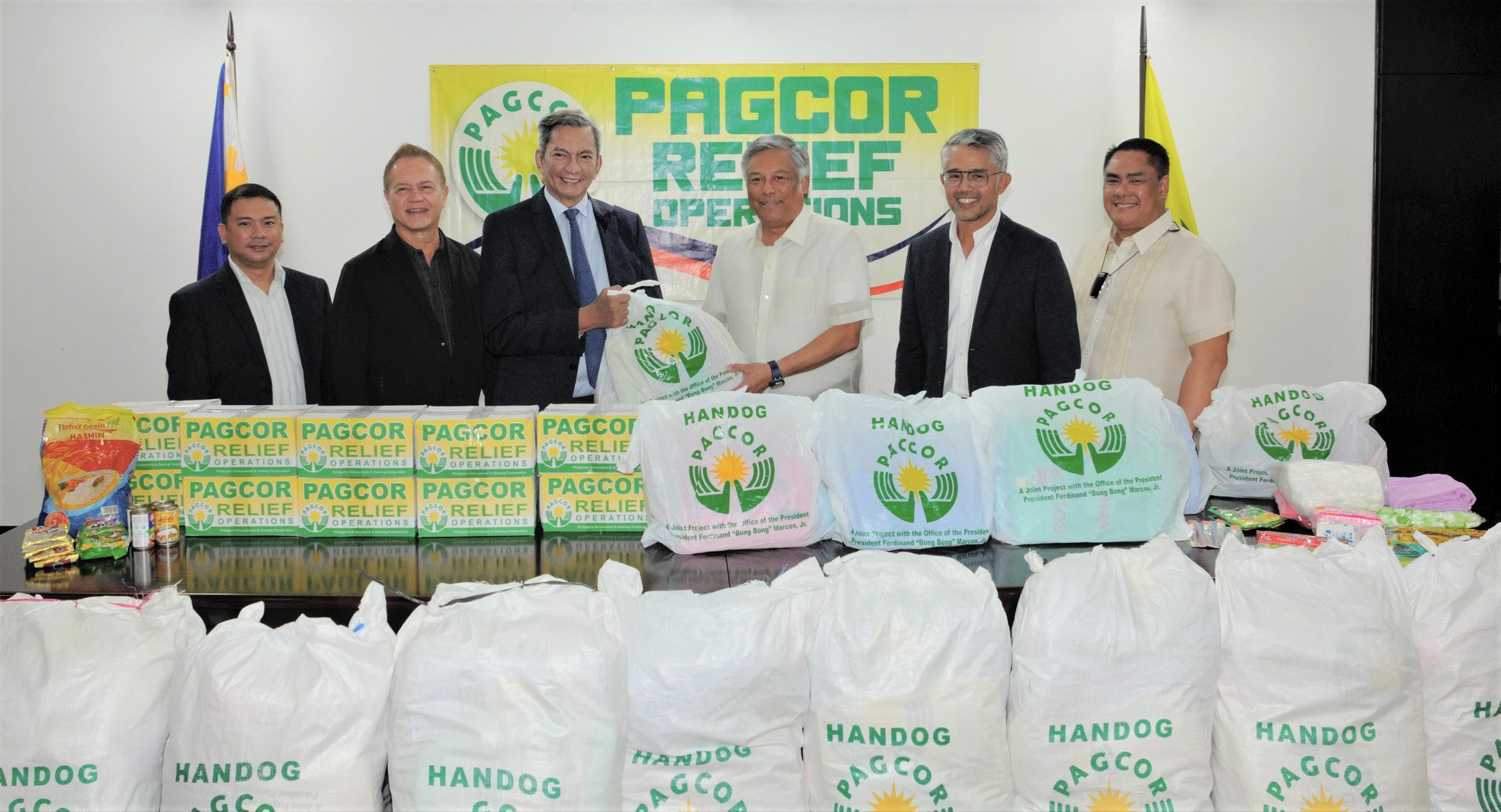 pagcor-provides-aid-to-albay-folk-displaced-by-mayon-unrest