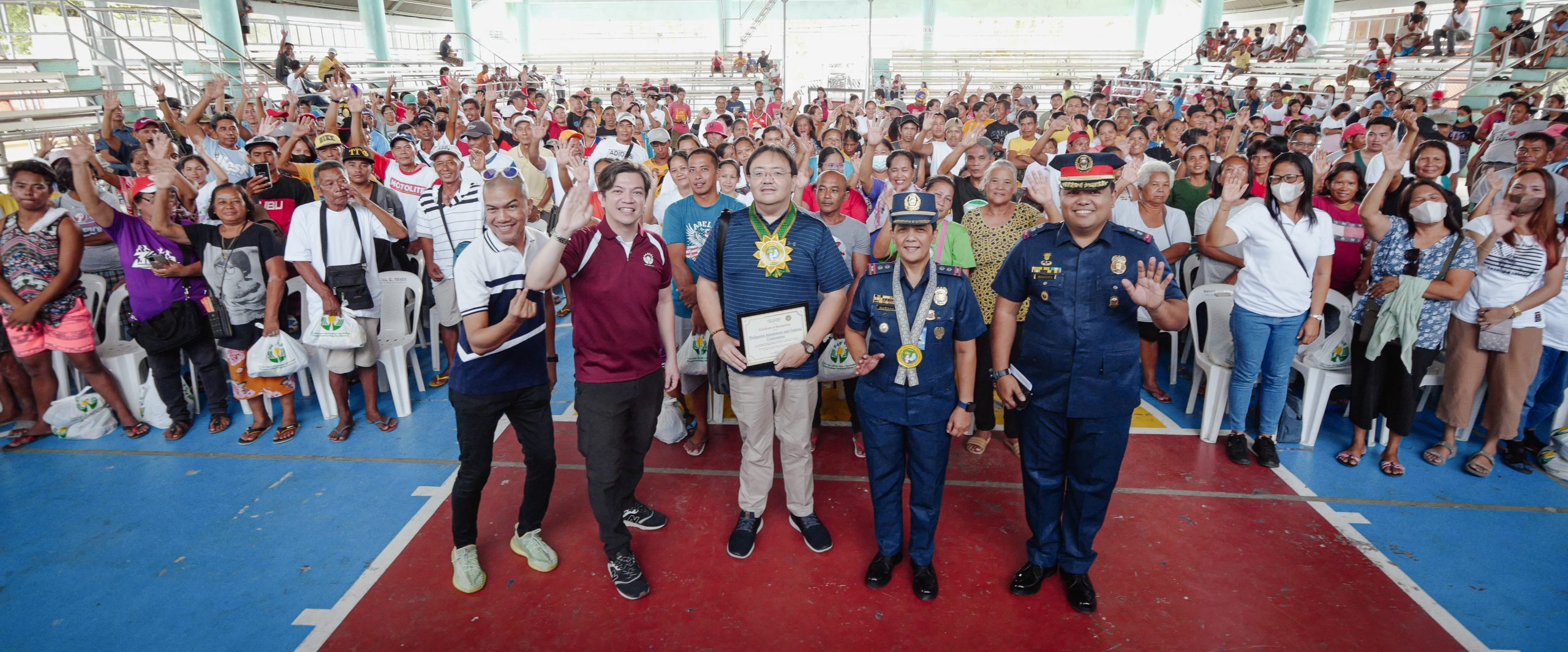 pagcor-and-pnp-bring-aid-to-mindoro-towns-affected-by-oil-spill,-insurgencies