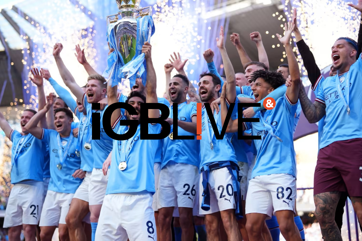 a-historic-first:-premier-league-and-fa-cup-trophies-on-joint-display-in-amsterdam