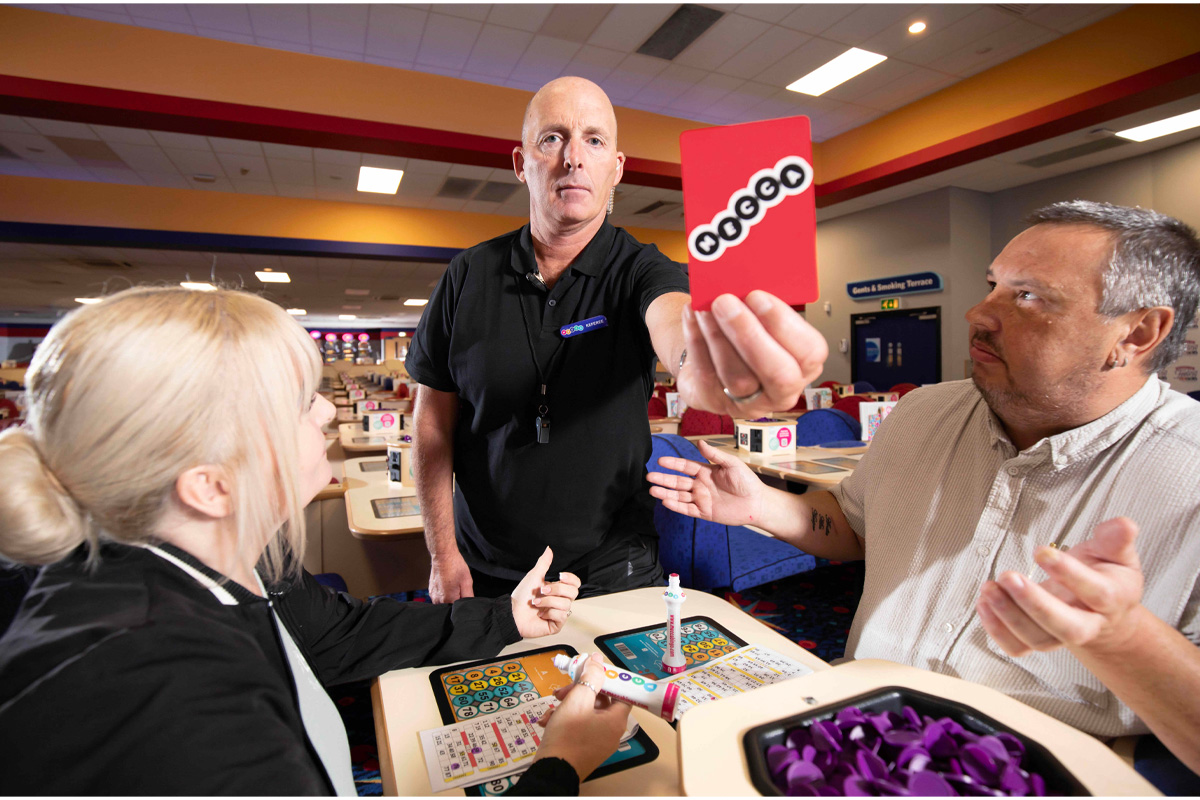 mecca-bingo-brings-controversial-var-technology-to-bingo-with-help-from-mike-dean-–-despite-ongoing-va.r-media-storm