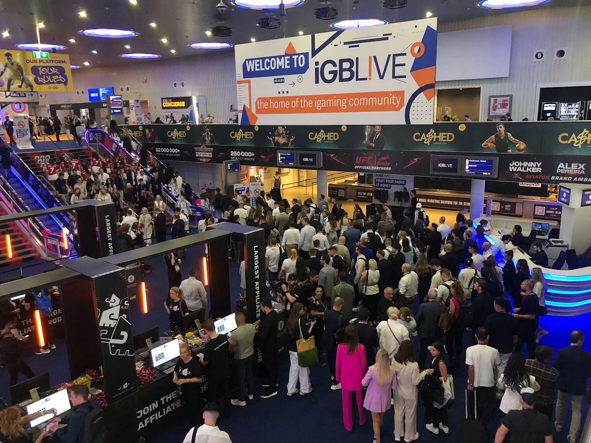 biggest-igb-l!ve-on-record-opens-in-amsterdam